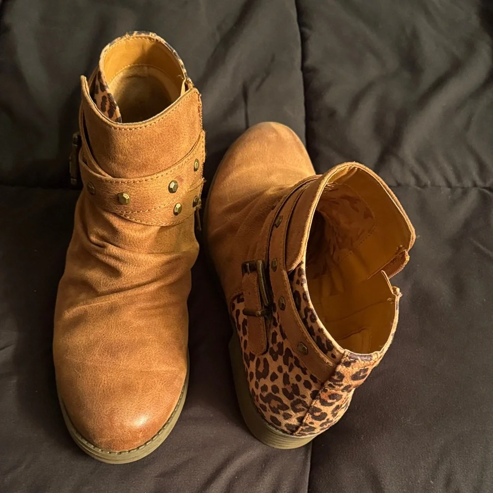 Stylish Tan and Leopard ladies 8.5 boots - Picture 1 of 5